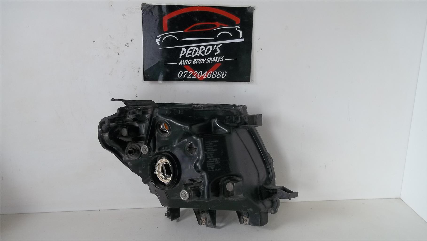 Ford Ranger (T6) left headlight - Private Seller