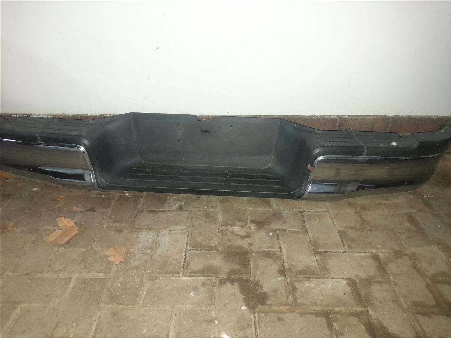 Toyota gd6 agterste bumper kompleet Klein stampie op.Rino tow baar. Toyota gd6 agterste bumper kompleet Klein stampie op.Rino tow baar.
