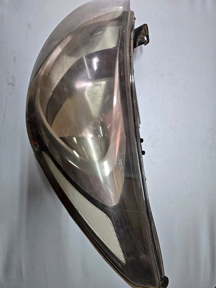 Hyundai accent headlights available