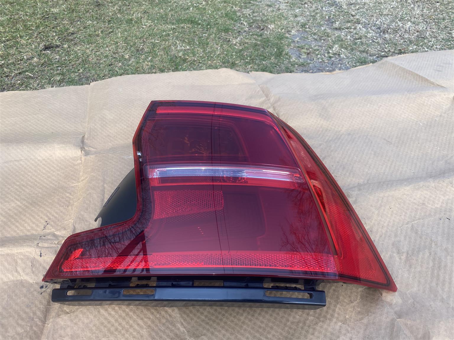 2020 VOLVO S90 OUTER LED TAIL LIGHT RIGHT SIDE FOR SALE. IN EXCELLENT CONDITION - Private Seller 2020 VOLVO S90 OUTER LED TAIL LIGHT RIGHT SIDE FOR SALE. IN EXCELLENT CONDITION - Private Seller
