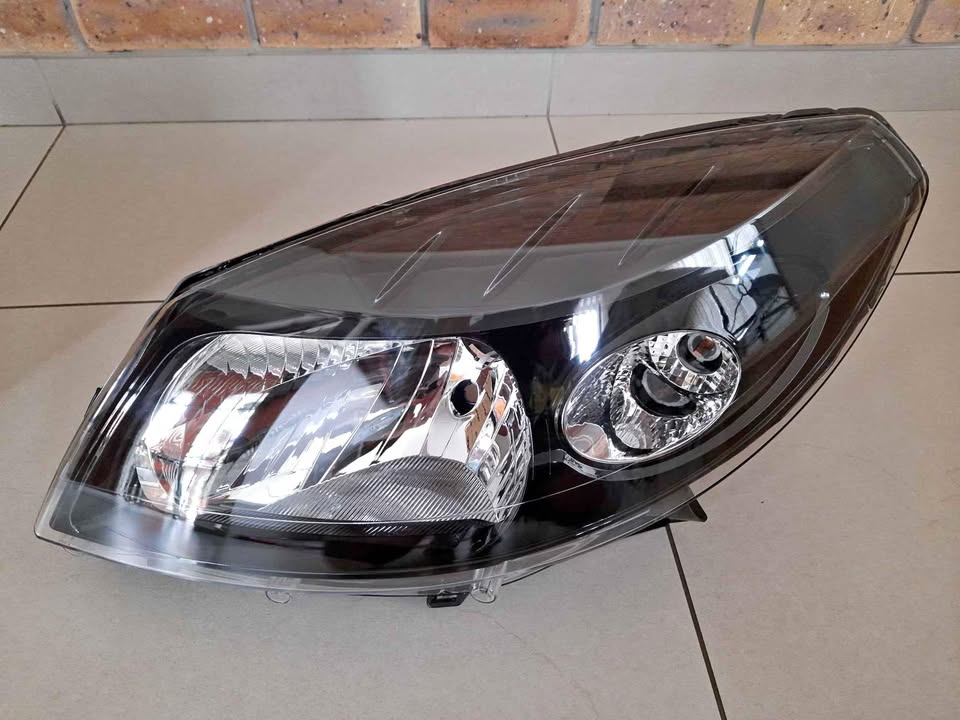 Renault Sandero stepway 2012/14 BRAND NEW HEADLIGHTS FOR SALE