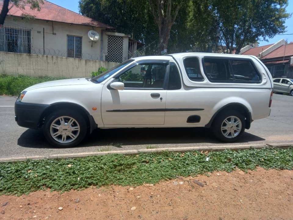 2005 Ford Bantam Bakkie 1.6 Petrol, Manual Transmission, White Color, Mileage