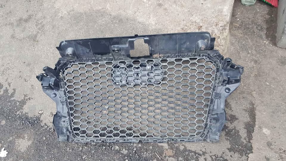 AUDI RS5 GRILL - Private Seller AUDI RS5 GRILL - Private Seller