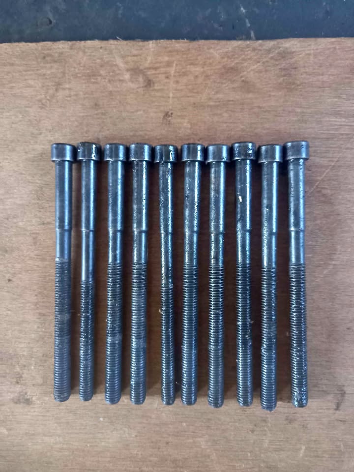 HYUNDAI G4FA HEAD BOLTS FULL SET X10 - Private Seller