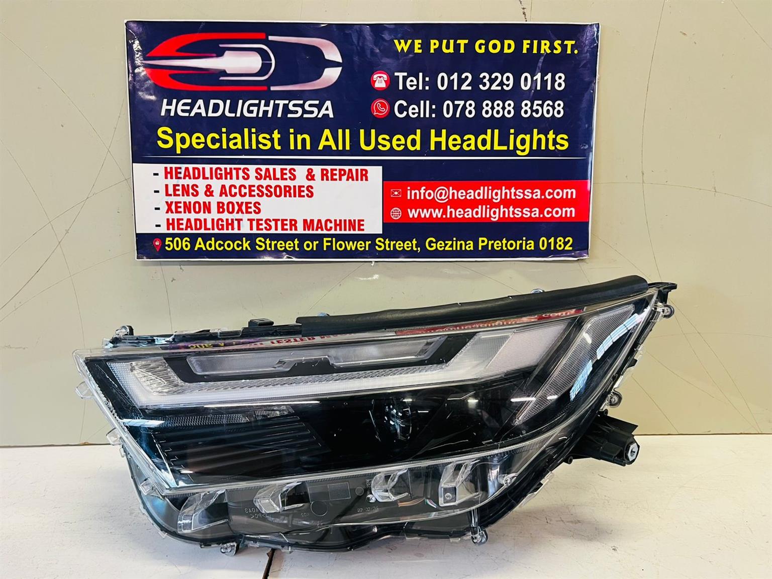 Toyota RAV4 facelift left side LED xenon headlight - Private Seller Toyota RAV4 facelift left side LED xenon headlight - Private Seller