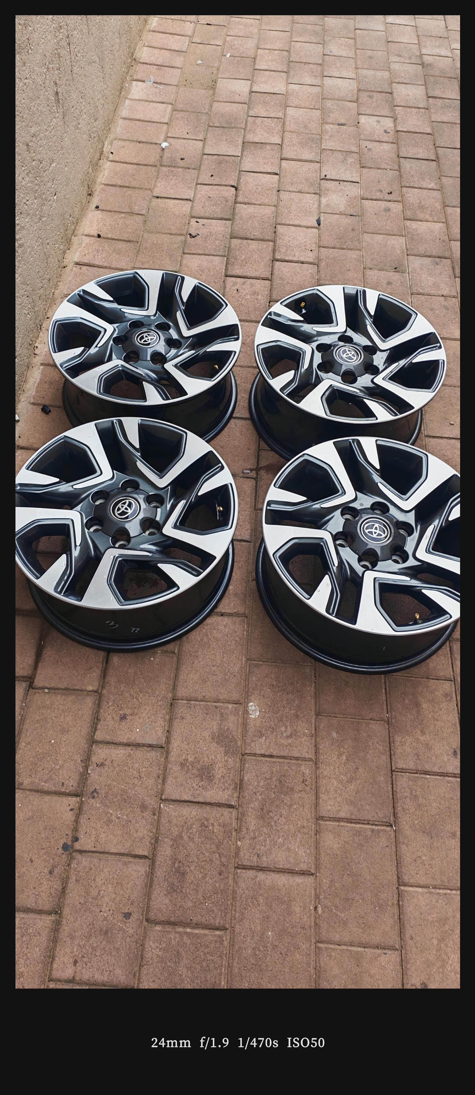 OEM TOYOTA FORTUNER WHEELS - Private Seller