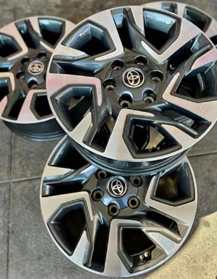 18inch Toyota Fortuner/Legend 55 original mags set for - Private Seller 18inch Toyota Fortuner/Legend 55 original mags set for - Private Seller