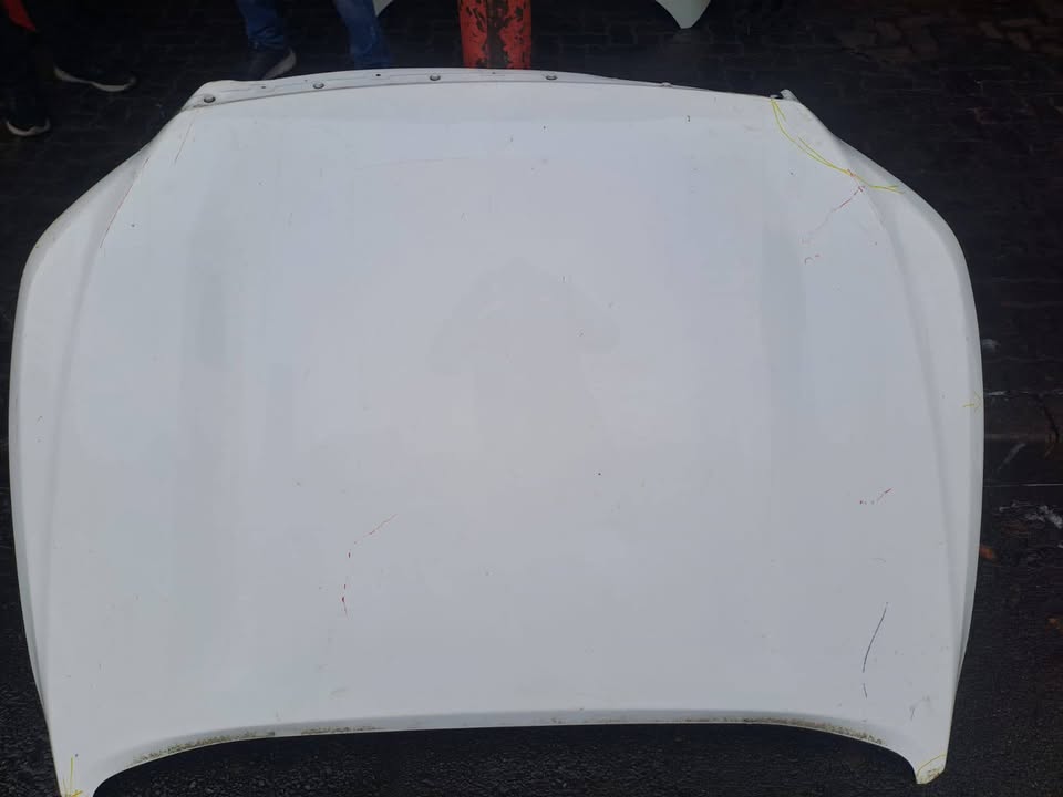 Nissan Navara Bonnet hood - Private Seller Nissan Navara Bonnet hood - Private Seller
