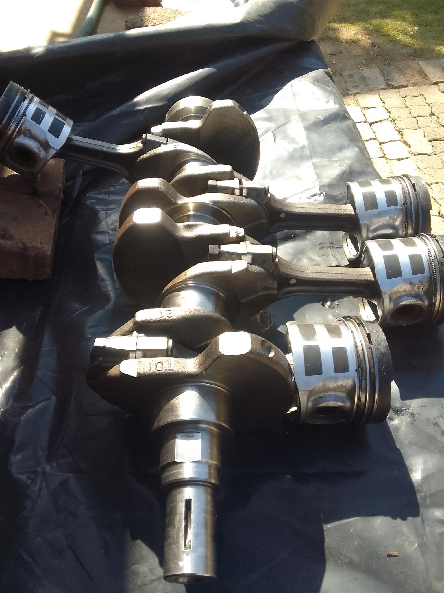 MITSUBISHI Triton / Pajeroo crankshaft set - Private Seller MITSUBISHI Triton / Pajeroo crankshaft set - Private Seller