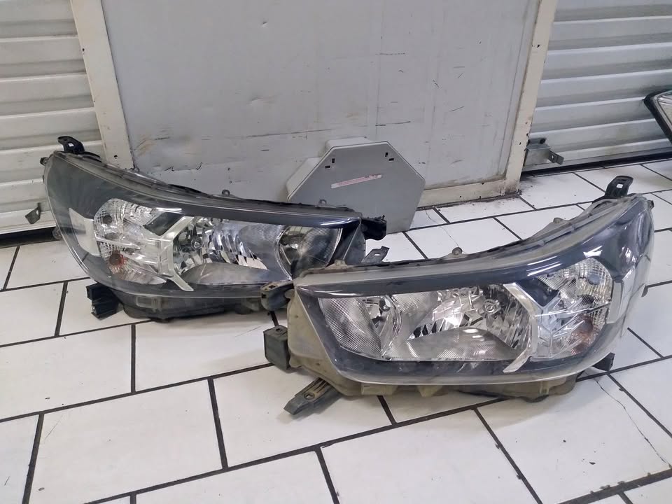 Toyota Hilux GD-6 legend 50 Normal head light for Sale - Private Seller Toyota Hilux GD-6 legend 50 Normal head light for Sale - Private Seller