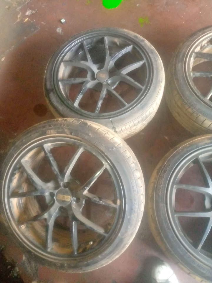 Suzuki swift new shape tire 17 size - Private Seller Suzuki swift new shape tire 17 size - Private Seller