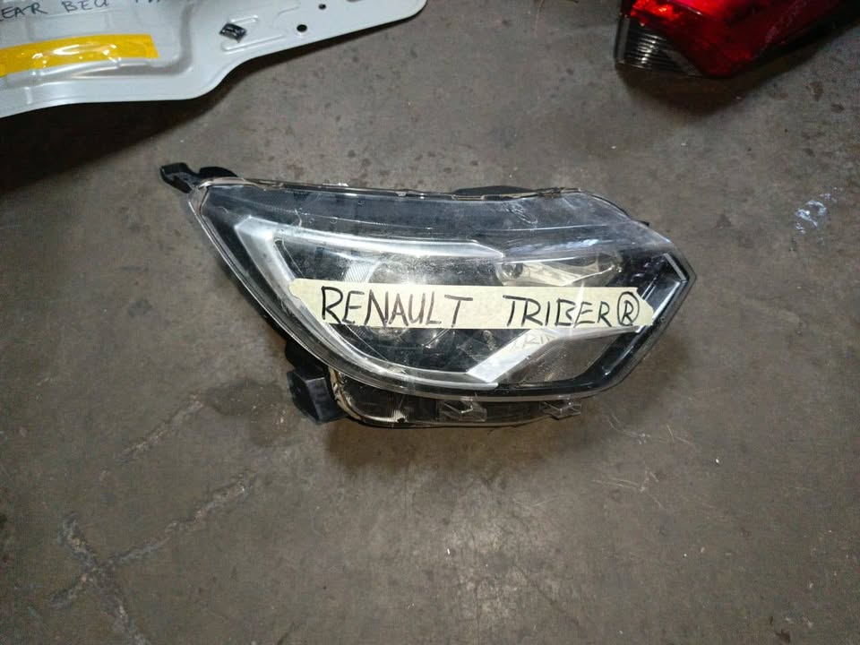 Renault triber rightside Headlight - Private Seller Renault triber rightside Headlight - Private Seller