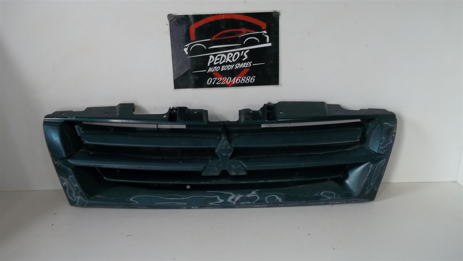 Mitsubishi Pajero radiator grille - Private Seller Mitsubishi Pajero radiator grille - Private Seller