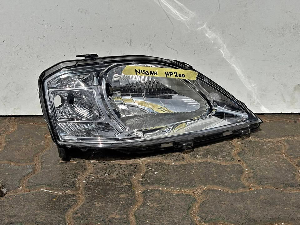 NISSAN NP200 HEADLIGHT RIGHT HAND SIDE - Private Seller NISSAN NP200 HEADLIGHT RIGHT HAND SIDE - Private Seller