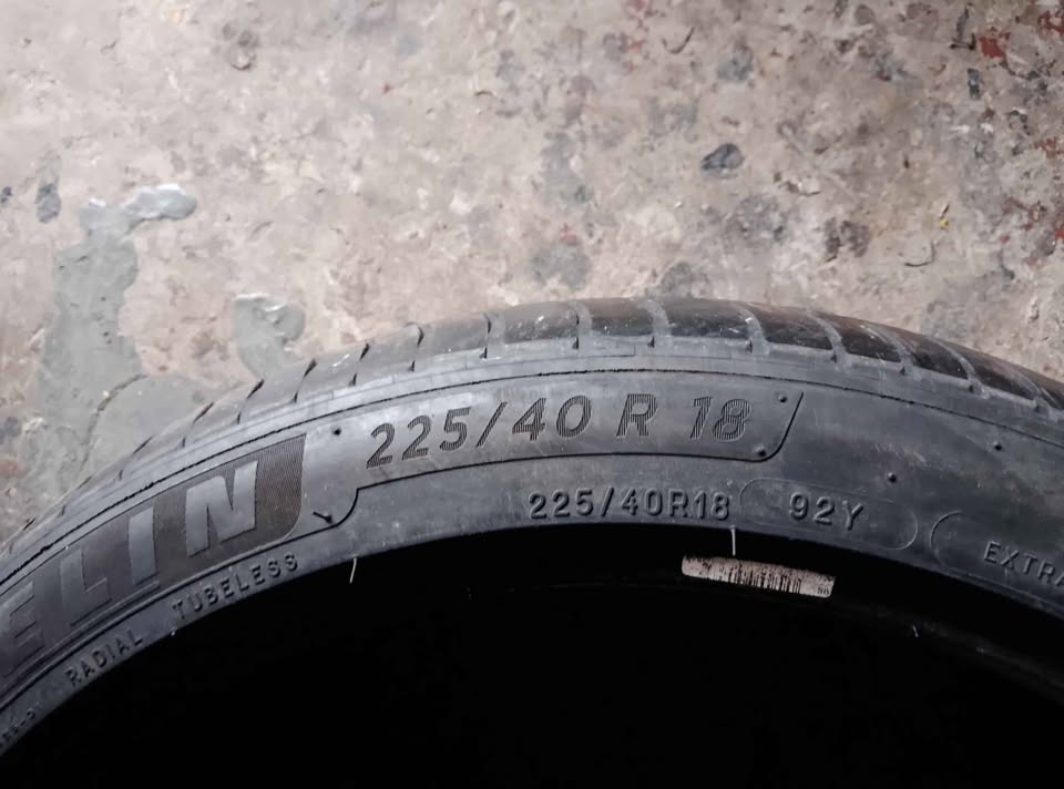 225/40/18 Michelin normal tyre for sell - Private Seller