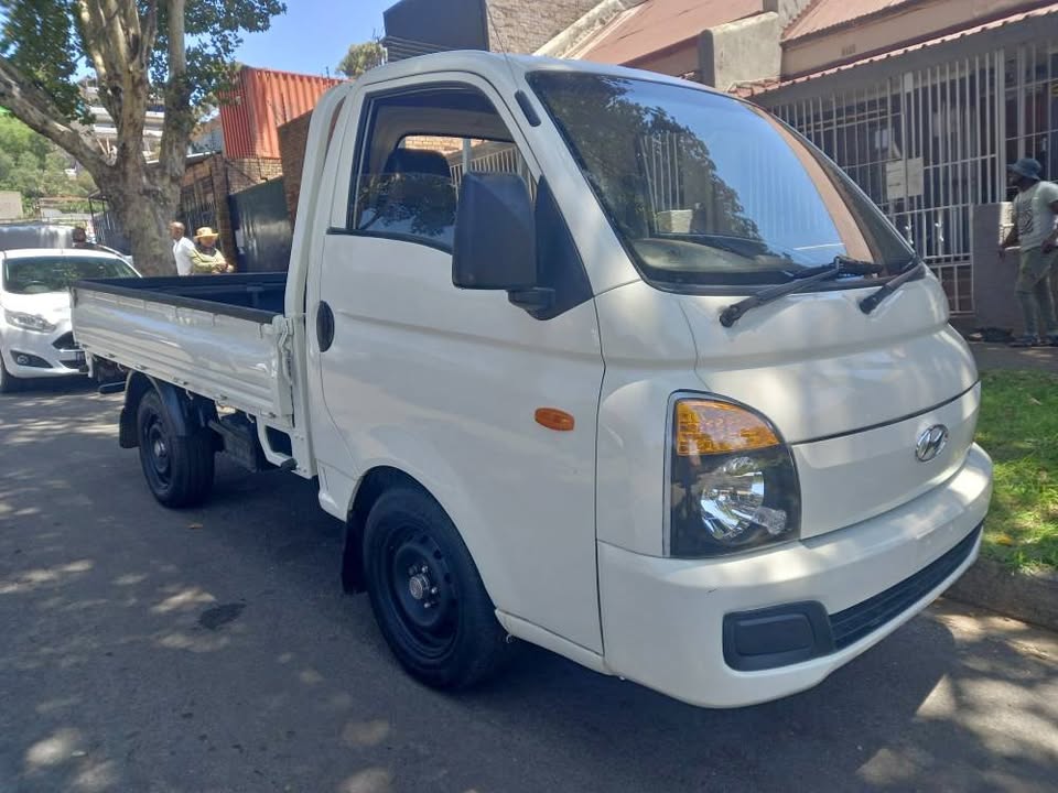 2011 Hyundai H100 Bakkie 2.6 Diesel, Manual, White Color, Mileage 142000kms