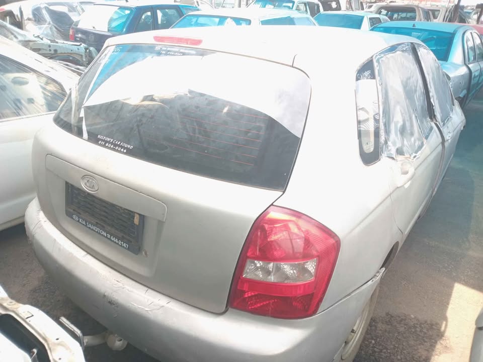 Kia Sorento stripping for parts my number WhatsApp or cell - Private Seller