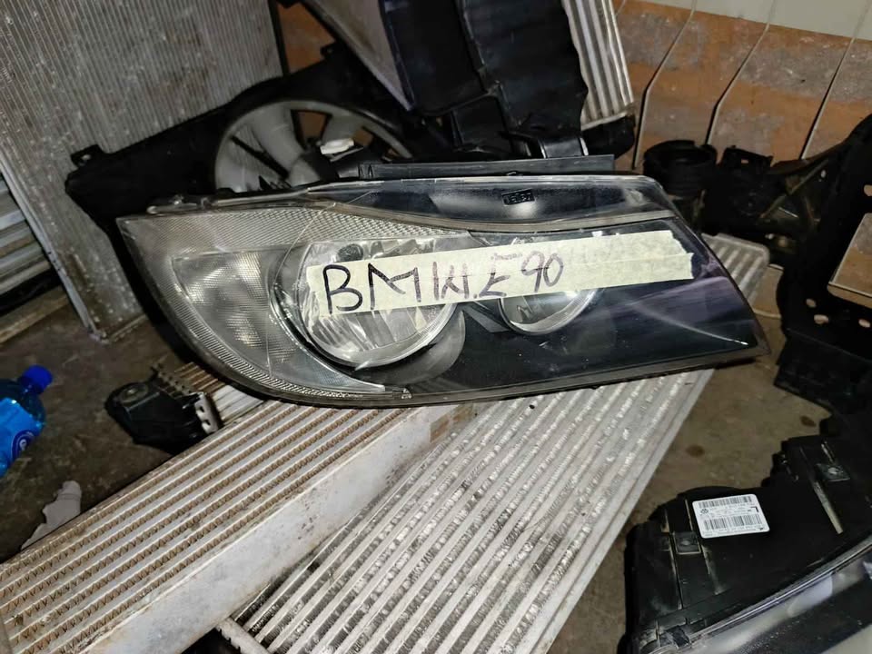 BMW E90 PREFACE HEADLIGHT - Private Seller BMW E90 PREFACE HEADLIGHT - Private Seller