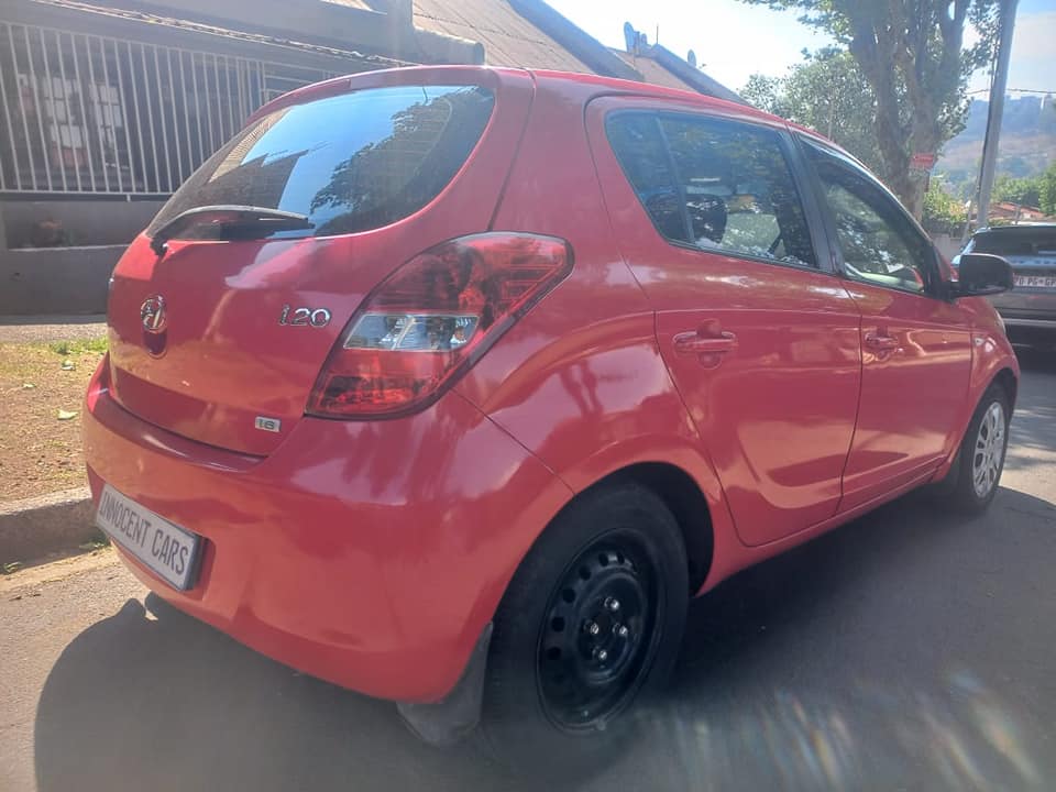 2010 HYUNDAI i20 1.6 PETROL, RED COLOR, MILEAGE