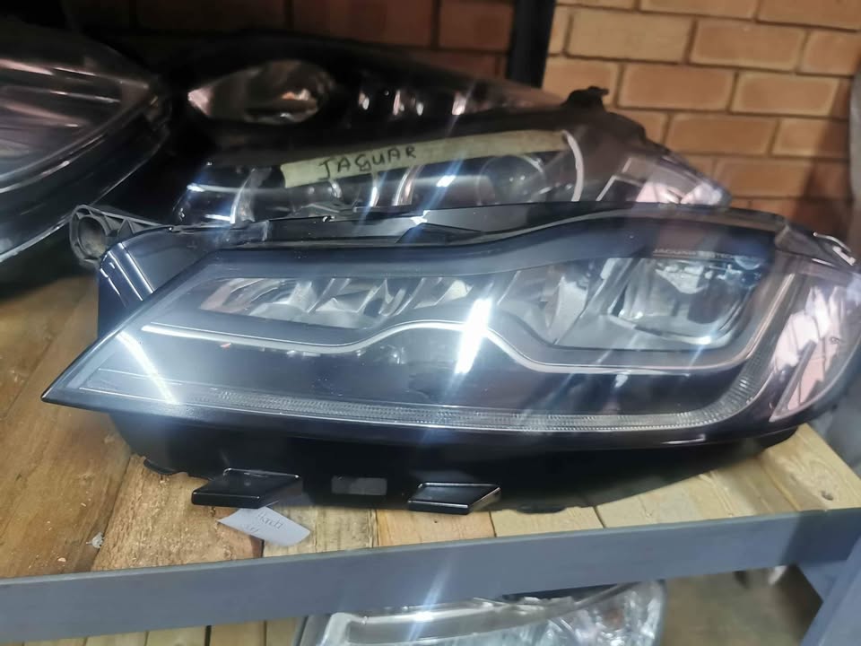Jaguar XF left headlight - Private Seller Jaguar XF left headlight - Private Seller