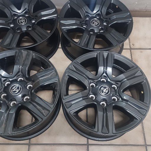 17inch toyota rims with center caps