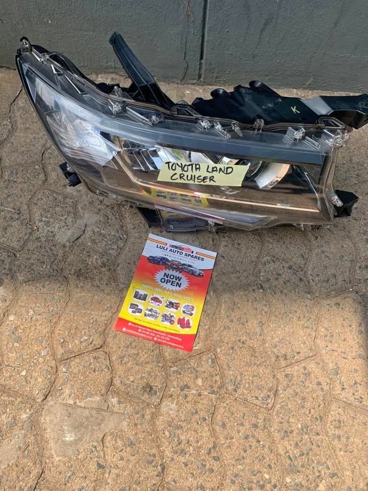 TOYOTA LAND CRUISER HEADLIGHT - Private Seller TOYOTA LAND CRUISER HEADLIGHT - Private Seller