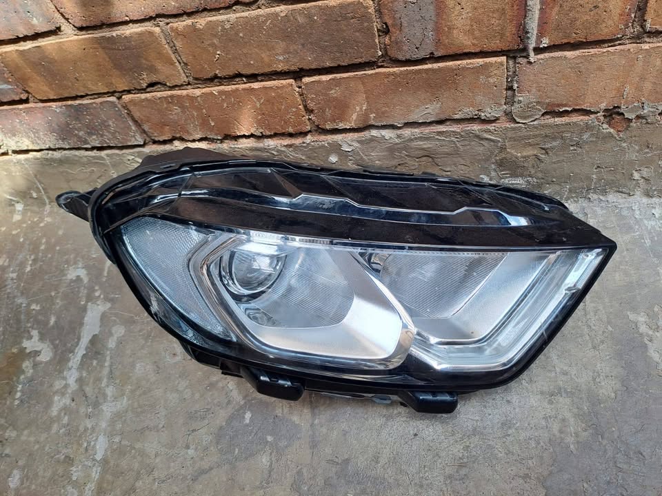 Ford Ecosport Left Side Head lights - Private Seller