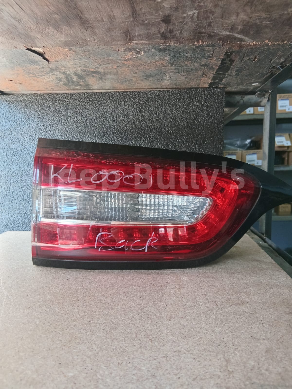 Jeep Cherokee KL | Second Hand | Right Rear Brake Light - Private Seller Jeep Cherokee KL | Second Hand | Right Rear Brake Light - Private Seller