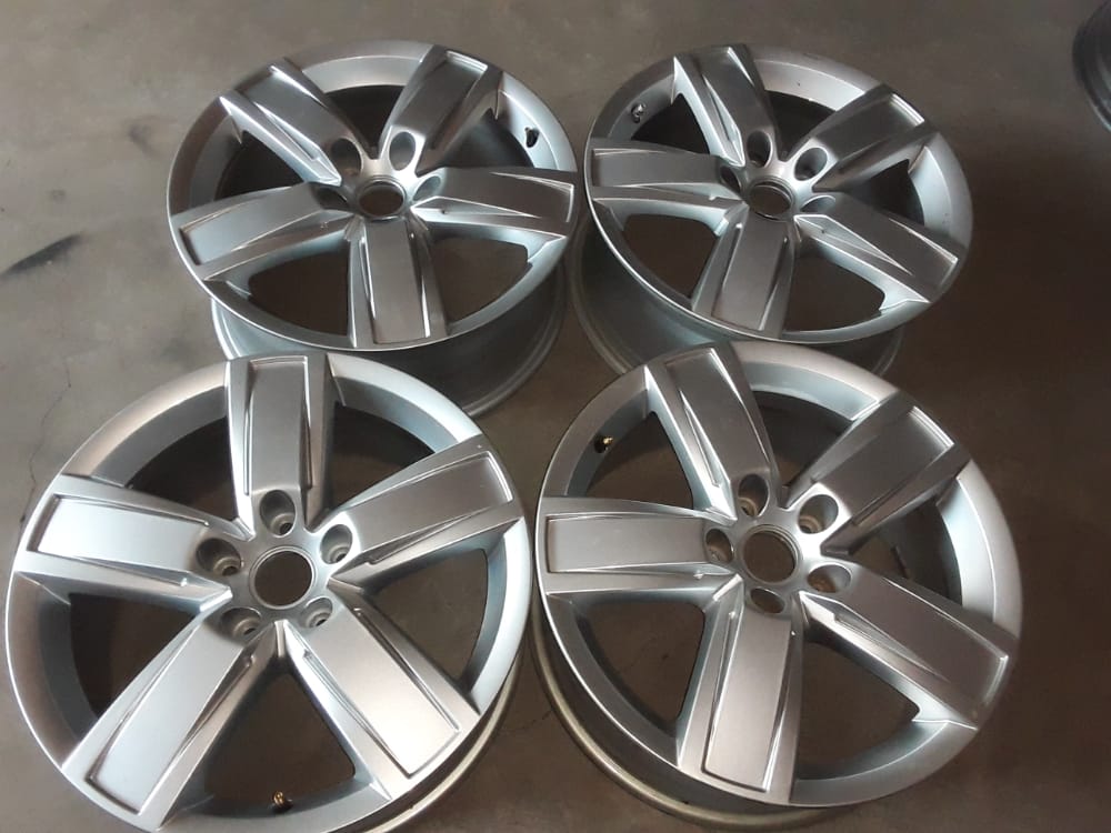 18" VW Amarok original mags set for - Private Seller 18" VW Amarok original mags set for - Private Seller