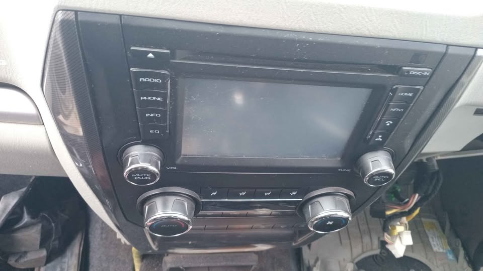 2017 Mahindra S10 SUV radio for sale WhatsApp or cell - Private Seller