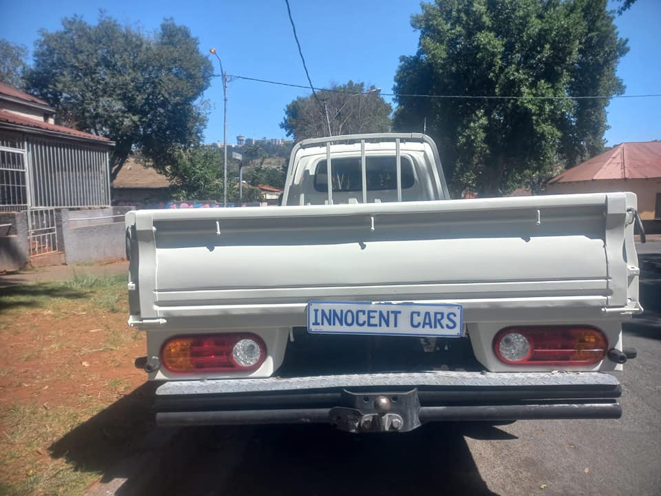2015 HYUNDAI H100 BAKKIE 2.6 DIESEL, MANUAL, WHITE COLOR, MILEAGE 132000KMS