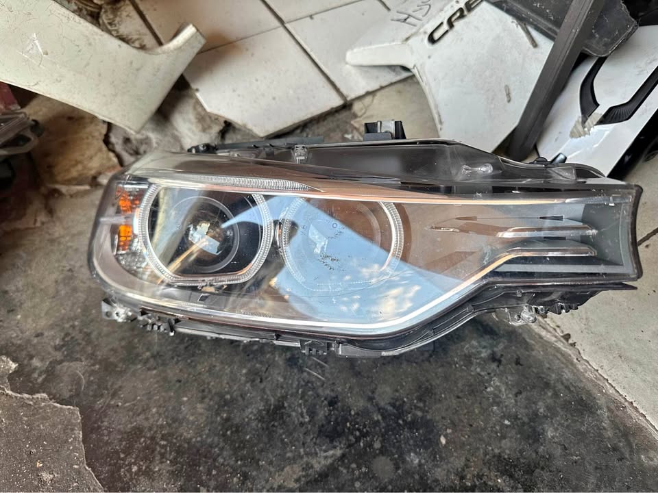 BMW f30 right side xenon headlight - Private Seller BMW f30 right side xenon headlight - Private Seller