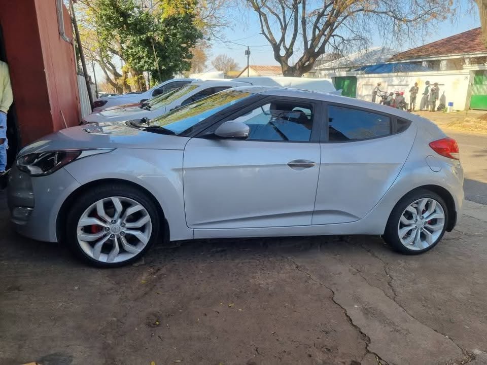 2013 Hyundai veloster 1.6Automatic Mechanically Perfect with Reverse Camera