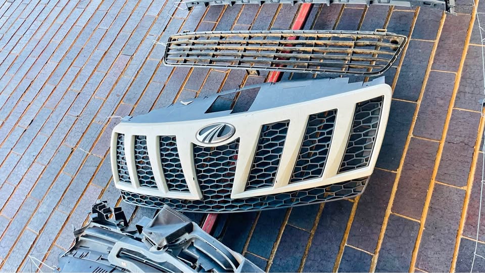Mahindra XUV500 grill 2015 - Private Seller Mahindra XUV500 grill 2015 - Private Seller