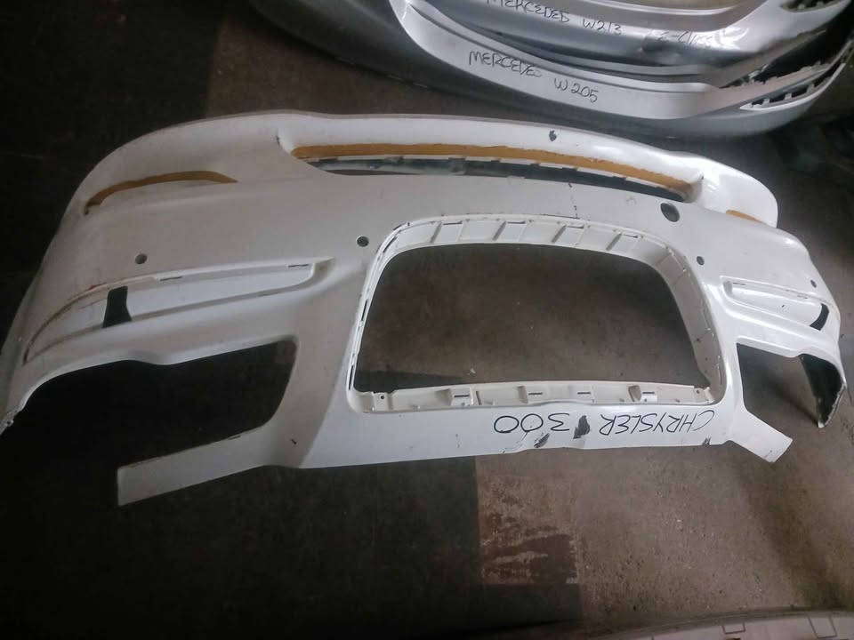 CHRYSLER 300 FRONT BUMPER - Private Seller