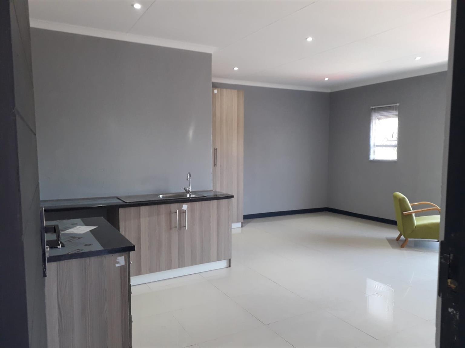 Open plan apartment in Silverton, Pretoria east Junk Mail