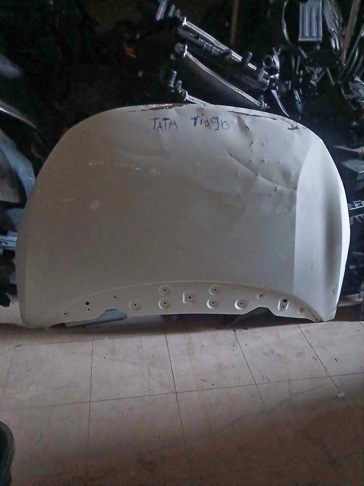 Tata Tiago bonnet - Private Seller Tata Tiago bonnet - Private Seller