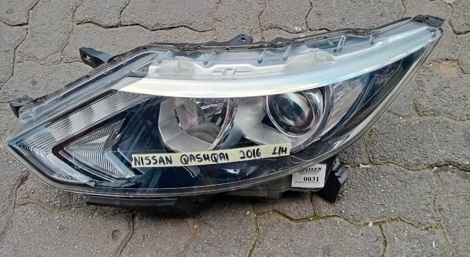 Nissan Qashqai headlight - Private Seller Nissan Qashqai headlight - Private Seller
