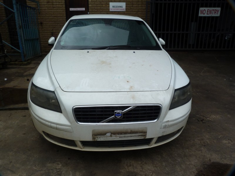 Volvo S40 T5 Manual White - 2004 STRIPPING FOR SPARES - Private Seller