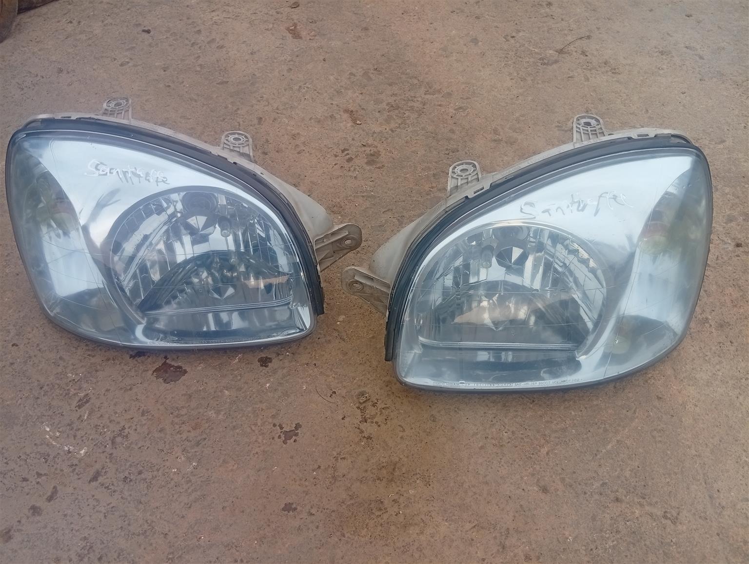 Hyundai santafe left and right headlight - Private Seller Hyundai santafe left and right headlight - Private Seller