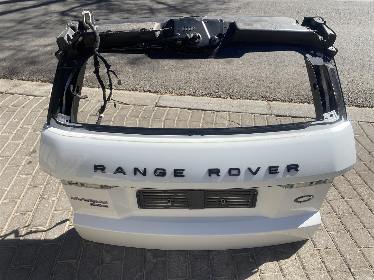 2017 RANGE ROVER EVOQUE TAILGATE SHELL FOR SALE. IN PRISTINE CONDITION 2017 RANGE ROVER EVOQUE TAILGATE SHELL FOR SALE. IN PRISTINE CONDITION