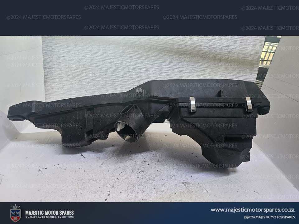 BMW 320i F30 N20 air filter box for sale second hand - Private Seller