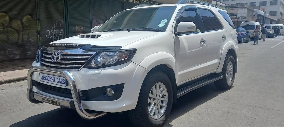 2012 TOYOTA FORTUNER 3.0D 4D MANUAL, WHITE COLOUR,
