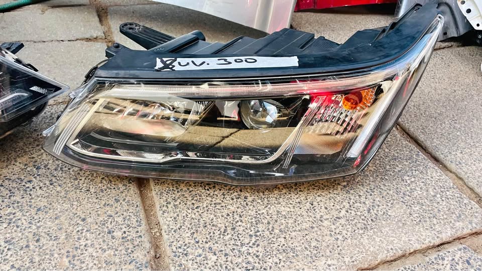 Mahindra XUV300 Headlight - Private Seller Mahindra XUV300 Headlight - Private Seller