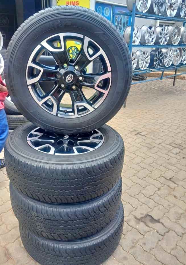 Toyota Hilux legend 50 rims with tires - Private Seller Toyota Hilux legend 50 rims with tires - Private Seller