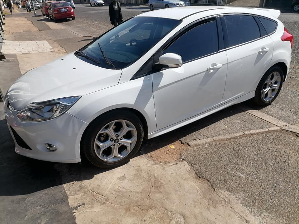 2013 Ford Focus 2.0 TDCI Automatic Hatchback Sport with a leather seat