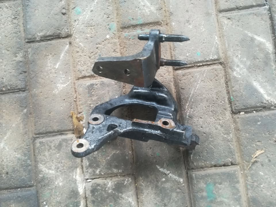 TOYOTA COROLLA AIRCON BRACKET FOR SALE - Private Seller