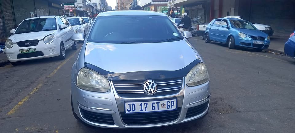 2007 VW JETTA 5 1.6 PETROL, MANUAL SEDAN, SILVER COLOR, 82000KM