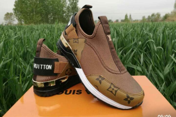 ladies sneakers