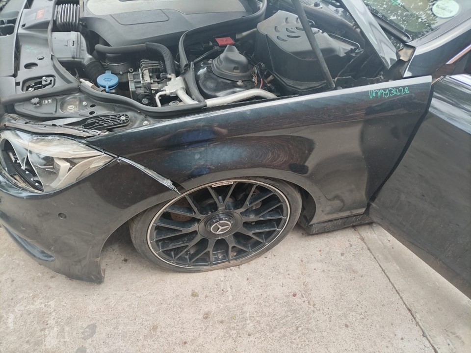 2014 mercedes cls 350 bluetec w218 fenders for sale - Private Seller